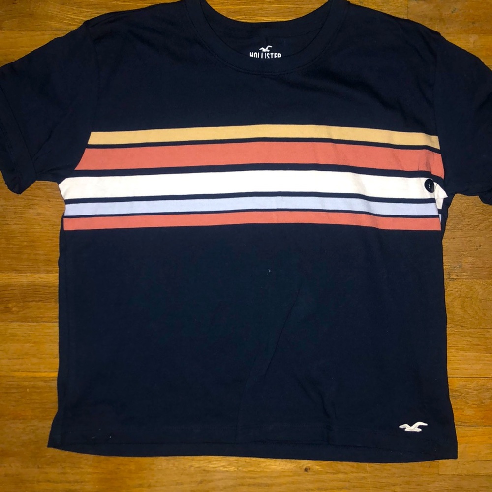 Brands new short sleeved Hollister top!